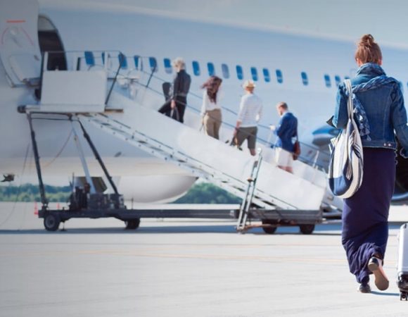 Why You Should Book Flights with a Travel Agent Instead of Doing It Alone