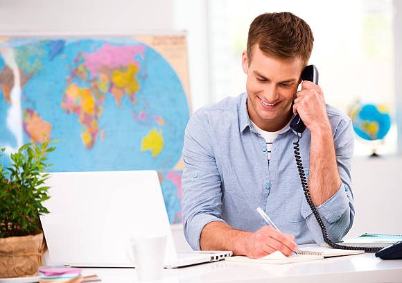 Travel Agent vs. Online Booking: Which One Works Best for You?